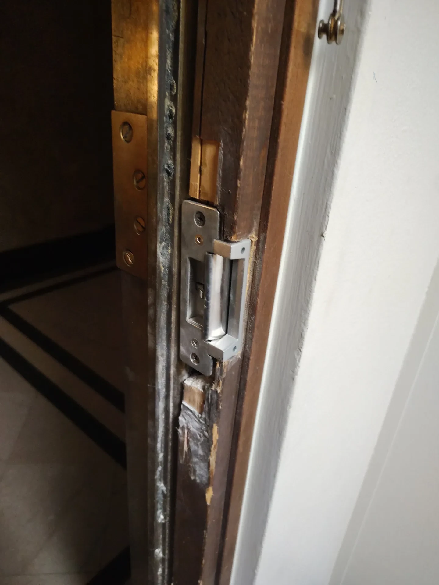 Professional Door Lock and Handle Installation